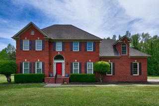 112 Chadwick Farms Dr, Fayetteville, TN 37334