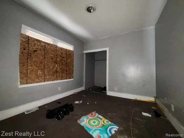 9206 Pinehurst Street, Detroit, MI 48204