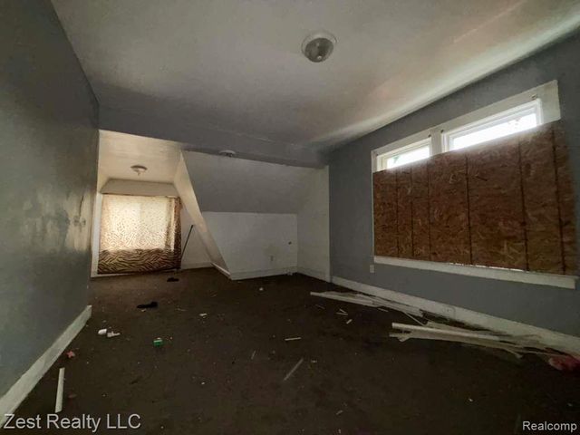 9206 Pinehurst Street, Detroit, MI 48204