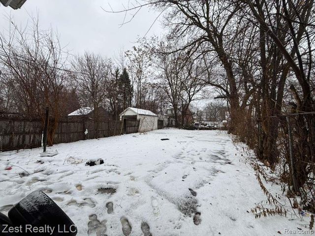 9206 Pinehurst Street, Detroit, MI 48204