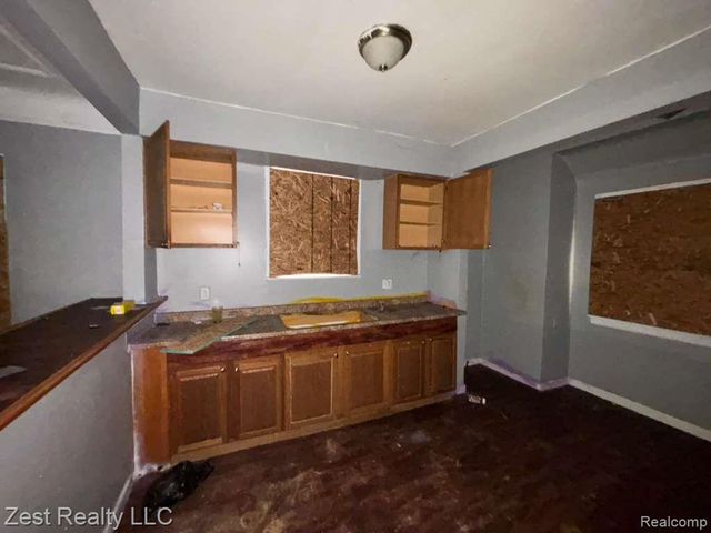 9206 Pinehurst Street, Detroit, MI 48204