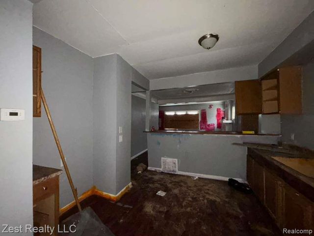 9206 Pinehurst Street, Detroit, MI 48204