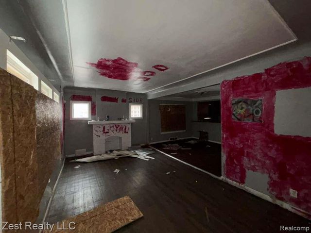 9206 Pinehurst Street, Detroit, MI 48204