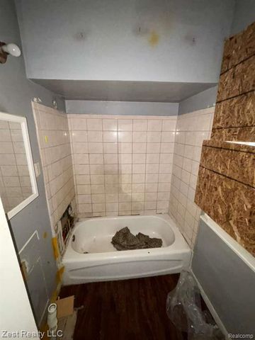 9206 Pinehurst Street, Detroit, MI 48204