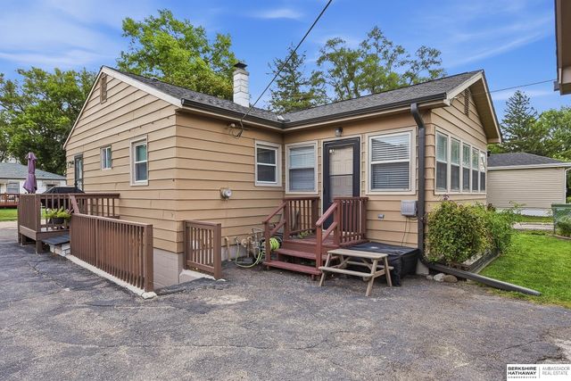 905 Hopkins Drive, Bellevue, NE 68005