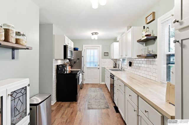 905 Hopkins Drive, Bellevue, NE 68005