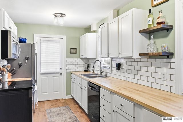 905 Hopkins Drive, Bellevue, NE 68005