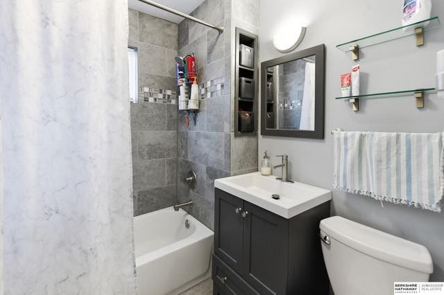 905 Hopkins Drive, Bellevue, NE 68005