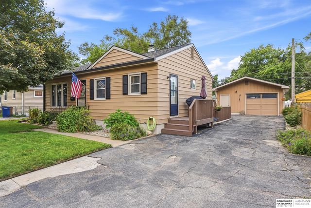 905 Hopkins Drive, Bellevue, NE 68005