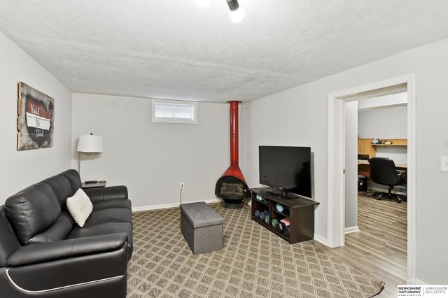 905 Hopkins Drive, Bellevue, NE 68005