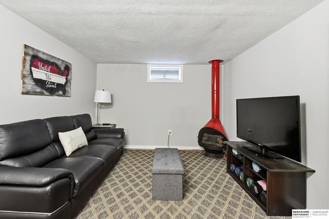 905 Hopkins Drive, Bellevue, NE 68005