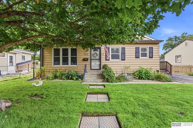 905 Hopkins Drive, Bellevue, NE 68005