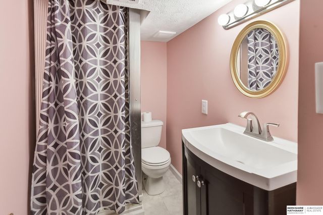 905 Hopkins Drive, Bellevue, NE 68005