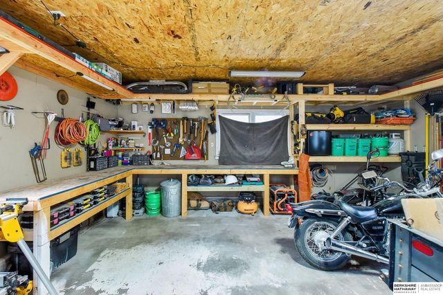 905 Hopkins Drive, Bellevue, NE 68005