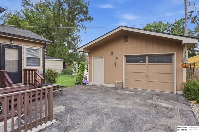 905 Hopkins Drive, Bellevue, NE 68005