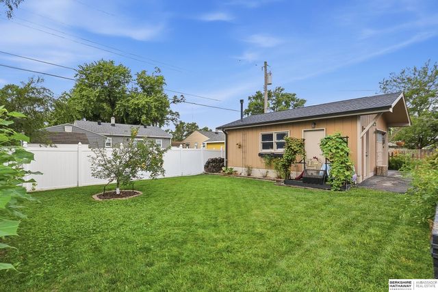 905 Hopkins Drive, Bellevue, NE 68005