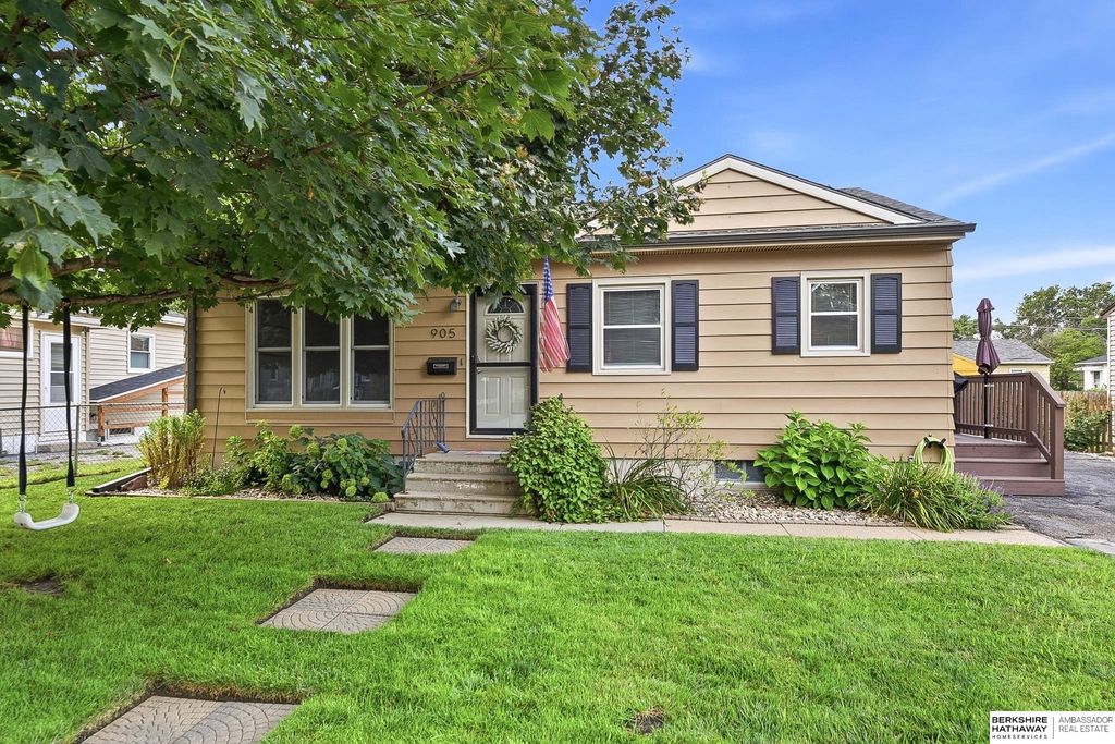 905 Hopkins Drive, Bellevue, NE 68005