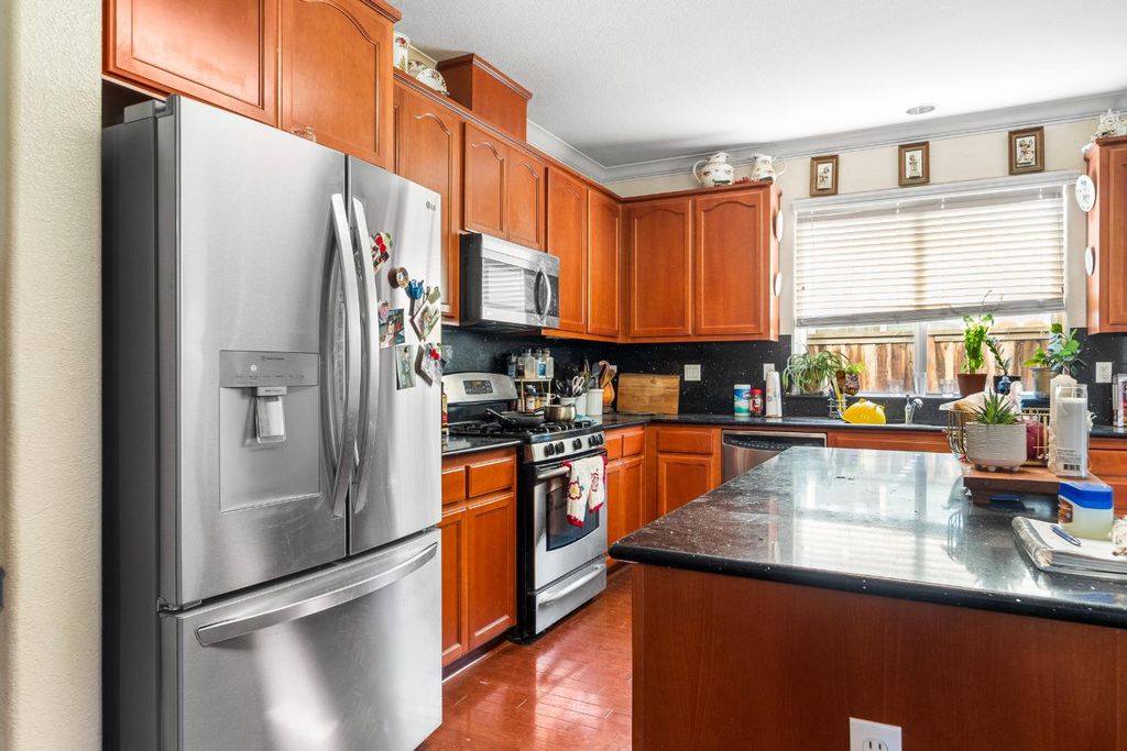 Image 10 of property listing at 512 Peach Drive, Chowchilla, CA 93610
