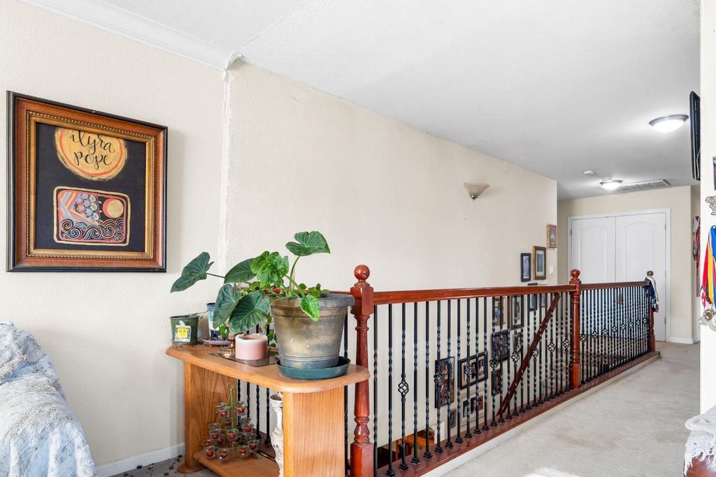 Image 26 of property listing at 512 Peach Drive, Chowchilla, CA 93610