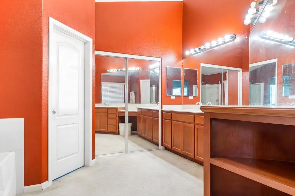 Image 33 of property listing at 512 Peach Drive, Chowchilla, CA 93610