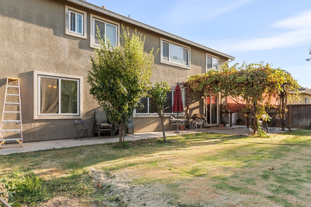Image 36 of property listing at 512 Peach Drive, Chowchilla, CA 93610