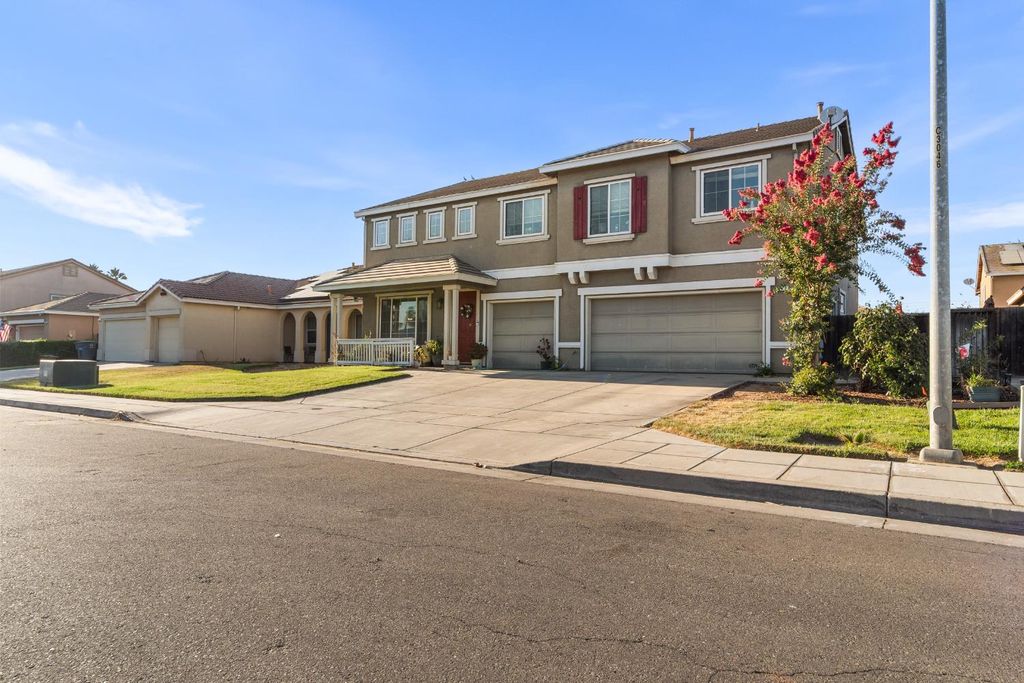 Image 37 of property listing at 512 Peach Drive, Chowchilla, CA 93610