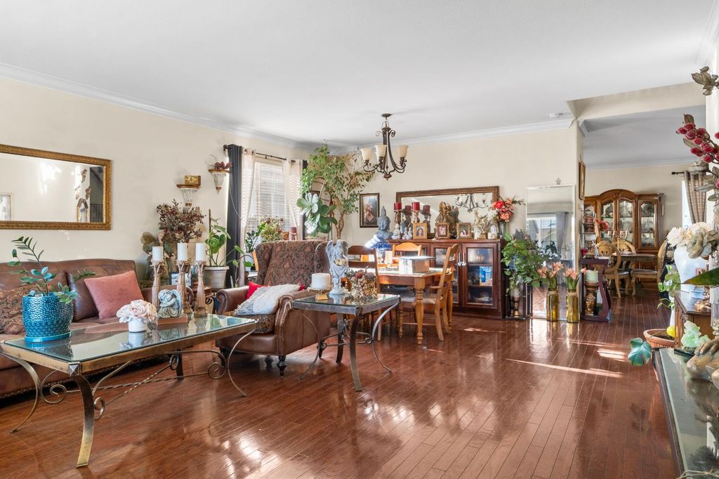 Image 5 of property listing at 512 Peach Drive, Chowchilla, CA 93610