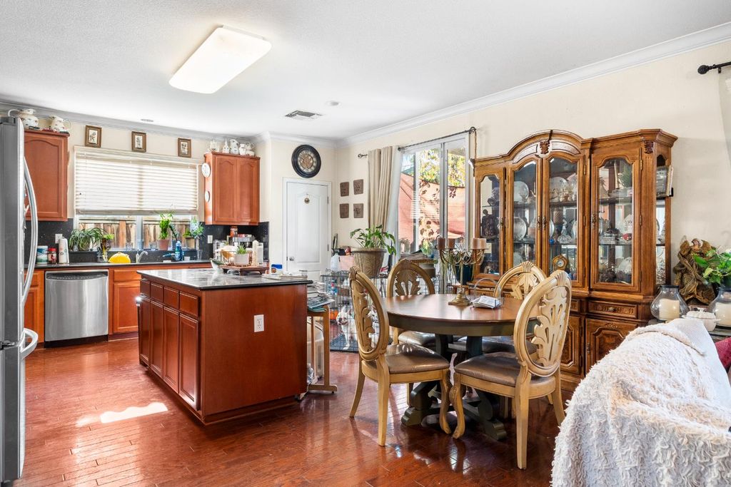 Image 9 of property listing at 512 Peach Drive, Chowchilla, CA 93610