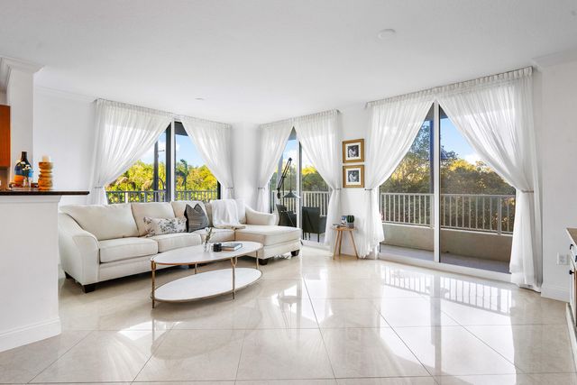 700 E Boynton Beach Boulevard 202, Boynton Beach, FL 33435