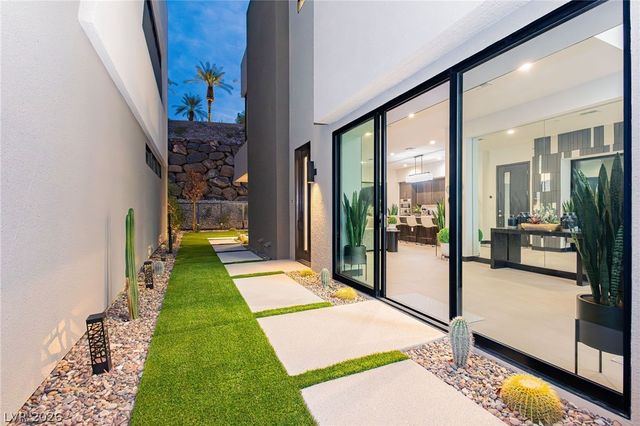 13 Promenade Isle Lane, Henderson, NV 89011