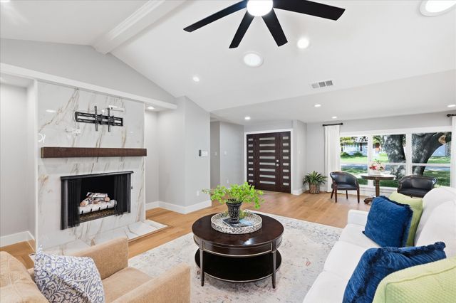 6722 Kingsbury Drive, Dallas, TX 75231