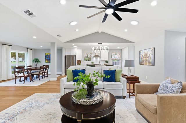 6722 Kingsbury Drive, Dallas, TX 75231