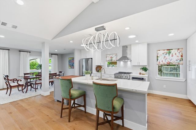 6722 Kingsbury Drive, Dallas, TX 75231