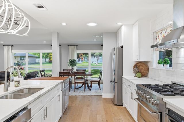 6722 Kingsbury Drive, Dallas, TX 75231