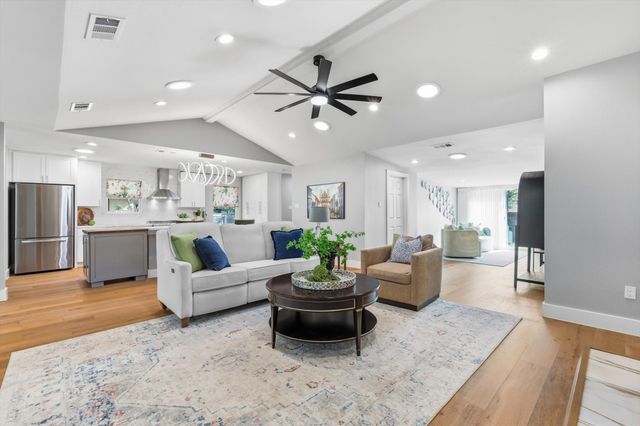 6722 Kingsbury Drive, Dallas, TX 75231