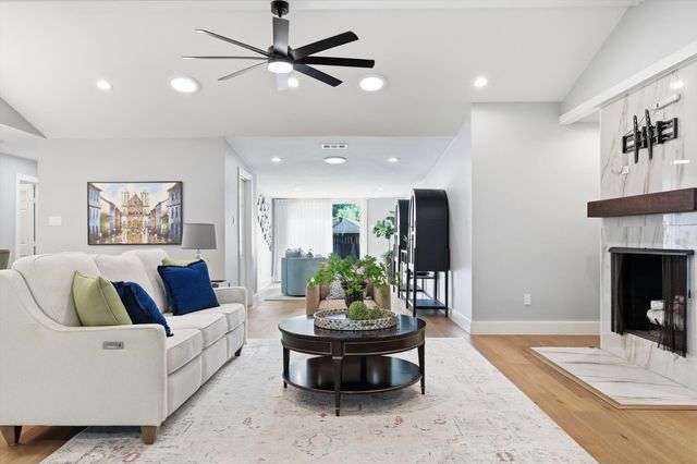 6722 Kingsbury Drive, Dallas, TX 75231