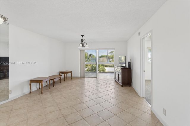 7887 Golf Cir Drive 203, Margate, FL 33063