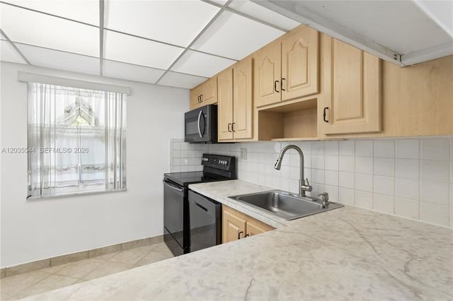 7887 Golf Cir Drive 203, Margate, FL 33063