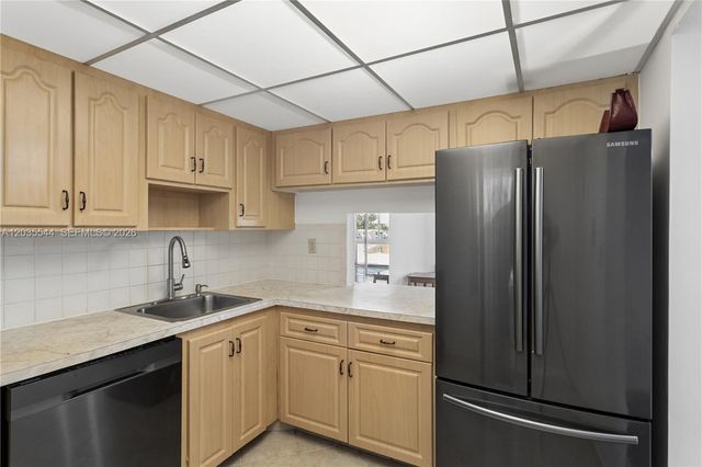 7887 Golf Cir Drive 203, Margate, FL 33063