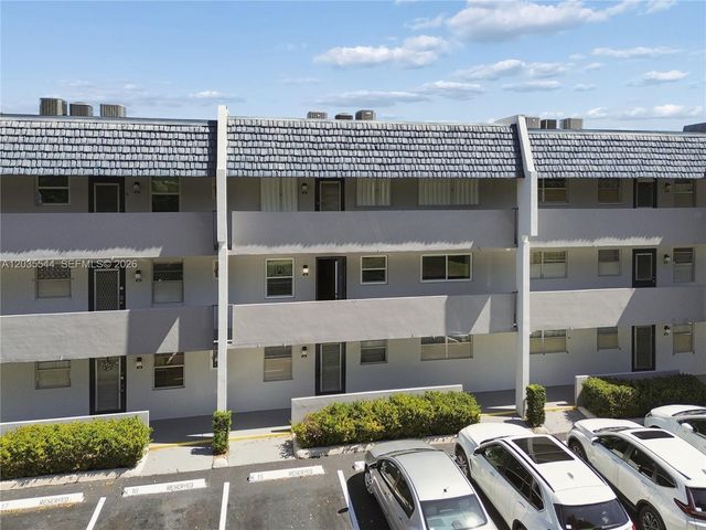 7887 Golf Cir Drive 203, Margate, FL 33063
