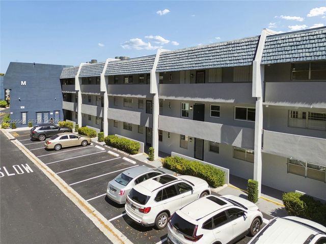 7887 Golf Cir Drive 203, Margate, FL 33063