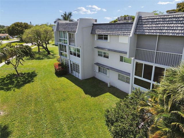 7887 Golf Cir Drive 203, Margate, FL 33063