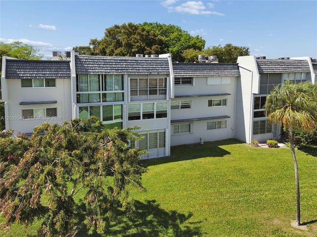 7887 Golf Cir Drive 203, Margate, FL 33063
