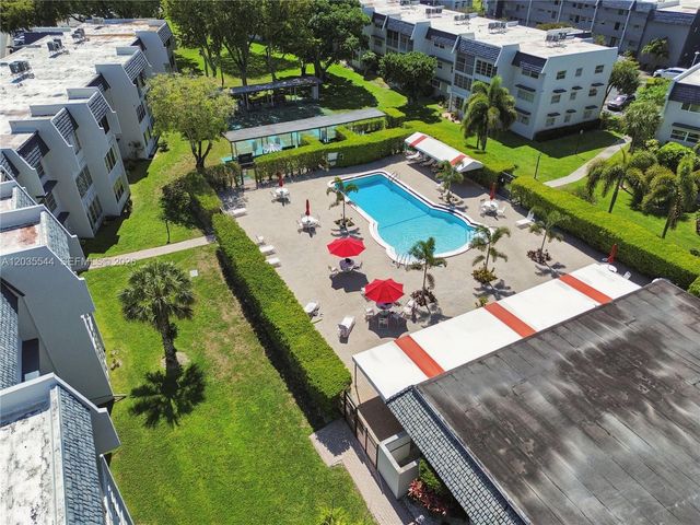 7887 Golf Cir Drive 203, Margate, FL 33063