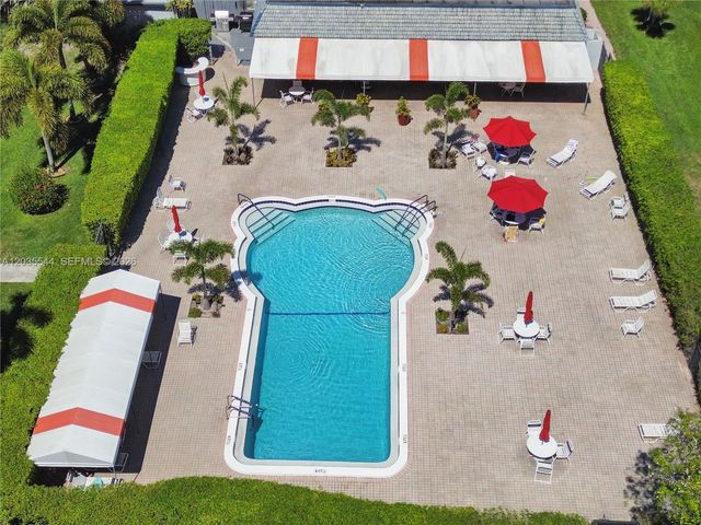 7887 Golf Cir Drive 203, Margate, FL 33063