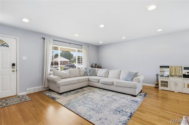 3838 Rainor Court, St Louis, MO 63116