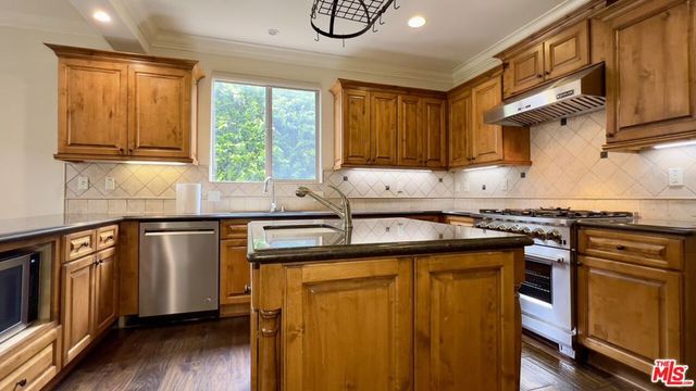 1011 Green Lane, Redondo Beach, CA 90278
