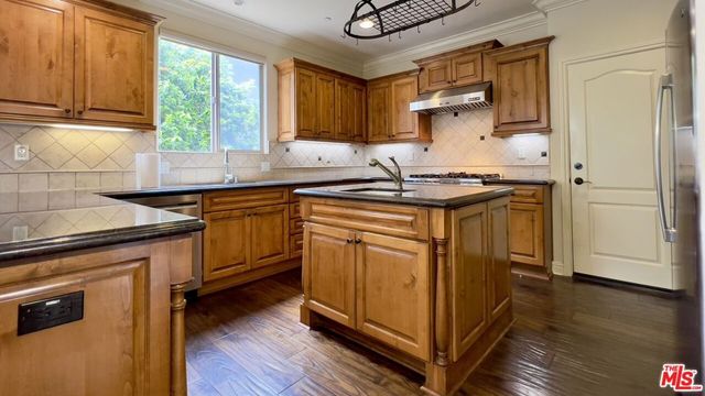 1011 Green Lane, Redondo Beach, CA 90278