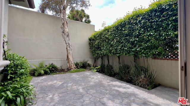 1011 Green Lane, Redondo Beach, CA 90278