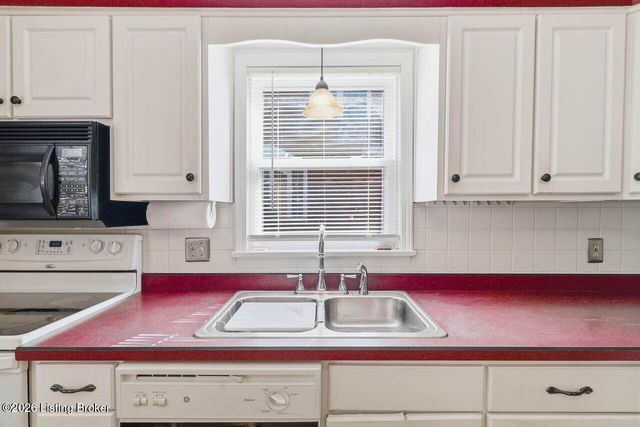 6922 Norlynn Dr, Louisville, KY 40228